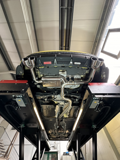 DTH REAPER V4 mit 4 x 101mm Endrohre Ansicht unten